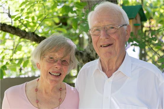 Rosemarie und Martin Holland sind seit sechzig Jahren verheiratet.