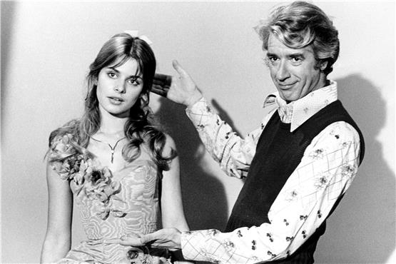 Rudi Carrell und Nastassja Kinski 1977 während der Proben zu „Am laufenden Band“.  Foto: Schilling/dpa