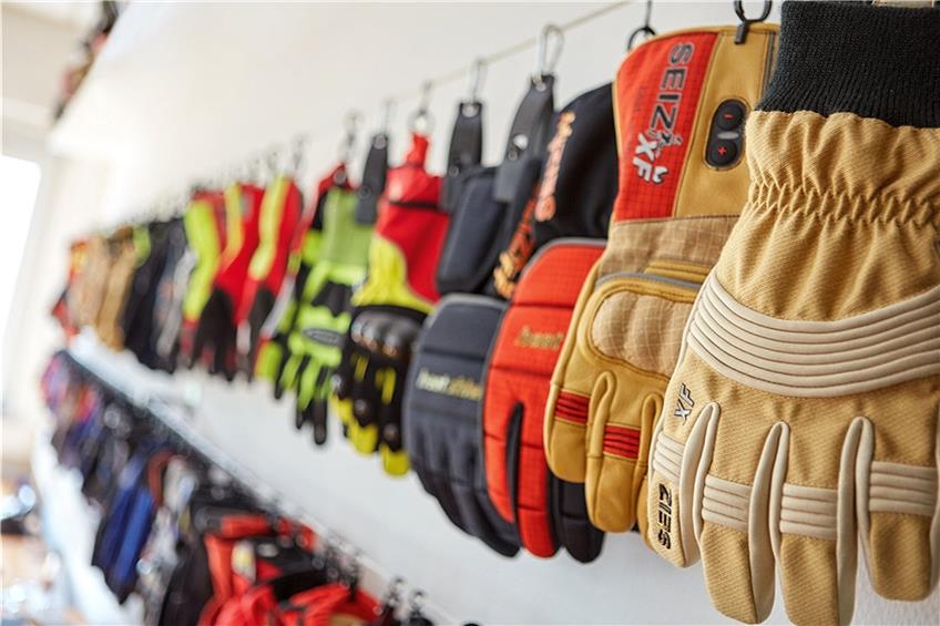 Rund 1000 verschiedene Handschuh-Modelle hat die Firma Seiz entwickelt – vom funktionalen Arbeitshandschuh bis zum hochkomplexen Feuerwehrhandschuh.