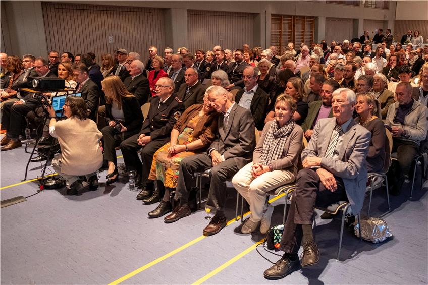 Rund 190 Gäste kamen zum Festakt „50 Jahre Starzach“ am Samstag in die Mehrzweckhalle nach Wachendorf. Bild: Patrick Tilke