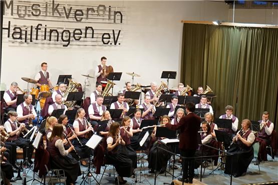 Rund 40 Musiker und Musikerinnen zählt die aktive Kapelle des MV Hailfingen. Der Altersdurchschnitt ist relativ niedrig. Bild: Andreas Straub