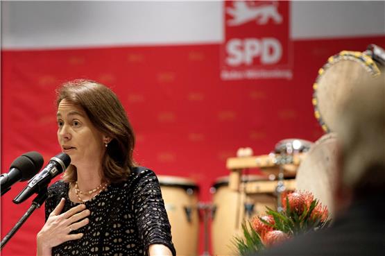 SPD-Generalsekretärin Katarina Barley warnte davor, sich von Rechtspopulisten einreden zu lassen, alles sei in Auflösung begriffen. Bild: Metz