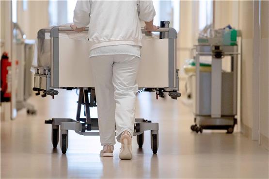 Sachverständige sagen, in Deutschland werden viel zu viele Patienten in viel zu vielen Kliniken stationär behandelt.   Foto: Marijan Murat/dpa