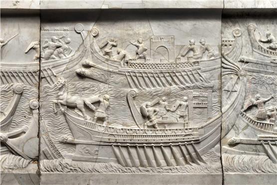 Schiffe versenken alla romana: die Schlacht bei Actium (31 v. Chr.) im Relief. Bild: Th. Zachmann