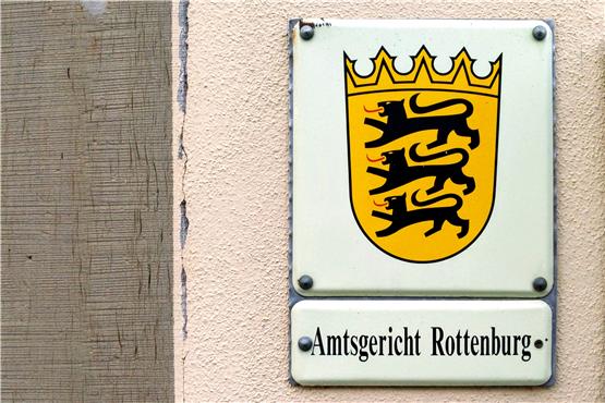 Schild am Eingang des Amtsgericht Rottenburg. Bild: Hans-Jörg Schweizer 