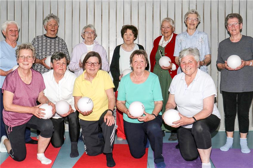 Seit 50 Jahren gibt es in Wachendorf die Frauengymnastik. Einige der Frauen sind tatsächlich schon so lange mit dabei. Bild: Klaus Stifel
