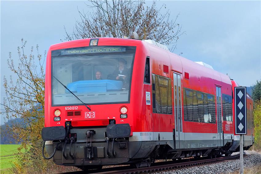 Seit drei Wochen fährt die Ammertalbahn besseren Zeiten entgegen, sagt die Deutsche Bahn, die Ausfallquote sei besser geworden. Archivbild: Metz
