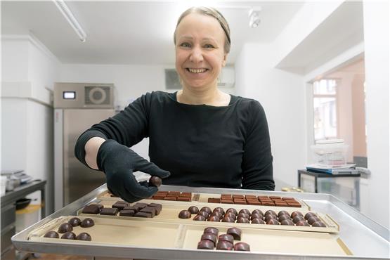 Sie will möglichst nah an ihre französischen Vorbilder – oder sie sogar übertreffen: Chocolatière Evelyn Müller. Bilder: Ulrich Metz