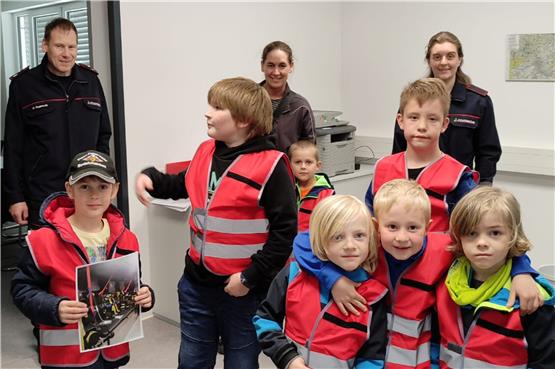 Sieben Jungs kamen zur Premiere der Bodelshäuser Kindergruppe. Bild: Feuerwehr Bodelshausen