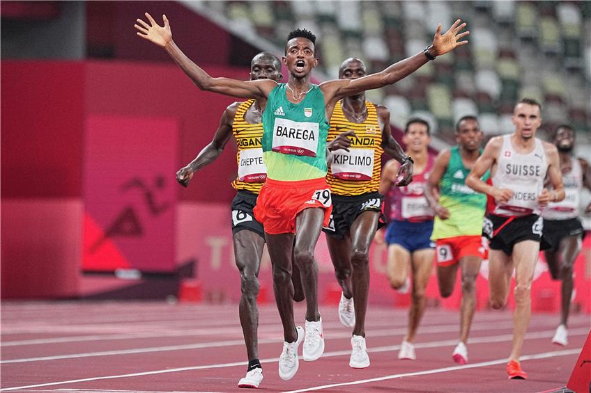 Sieger in einem großen Duell: Selemon Barega aus Äthiopien. Foto: Michael Kappeler/dpa