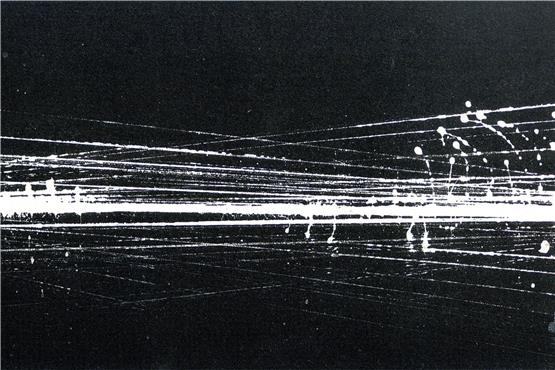 Sieht so Musik aus? Helmut Anton Zirkelbach mit Leuchtspuren in der Galerie Künstlerbund.Bild: Künstlerbund