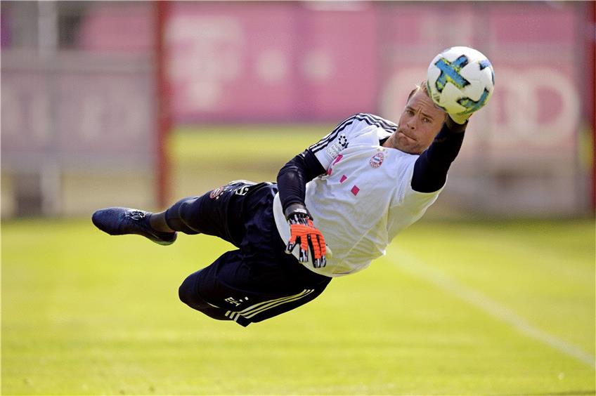 Sitzt heute bei den Bayern zumindest wieder auf der Bank: Nationaltorwart Manuel Neuer. Foto: imago/MIS