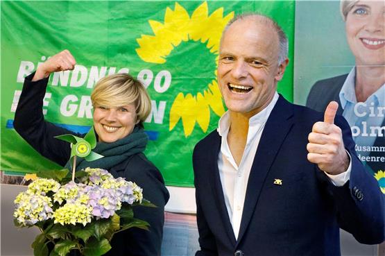 So sehen Sieger/innen aus: Cindy Holmberg holt das Direktmandat im Wahlkreis 61, Thomas Poreski verteidigt seines im Wahlkreis 60. Bild: Horst Haas