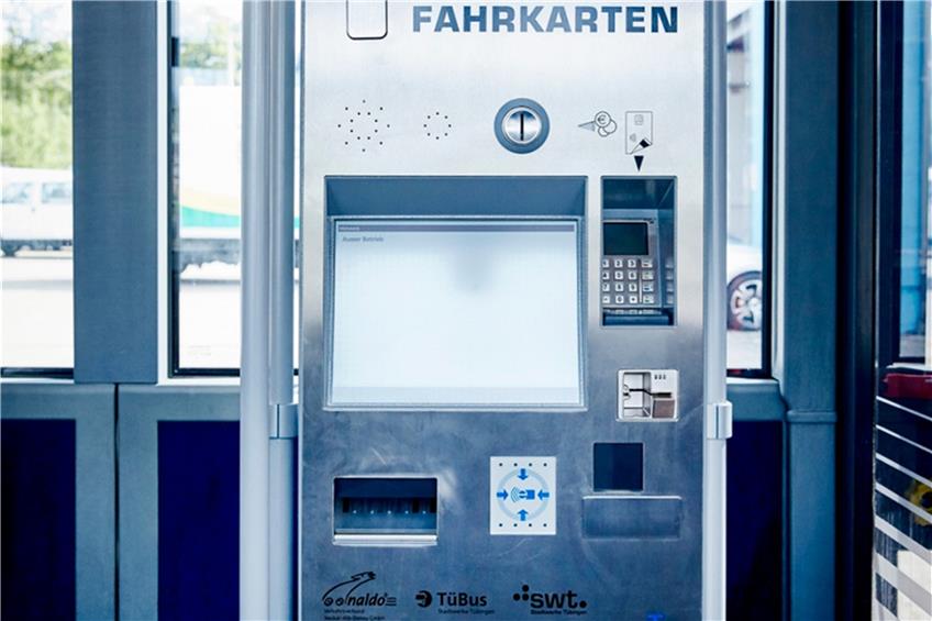 So sieht er aus - der neue Fahrscheinautomat in den Tübinger Bussen. Bild: Stadtwerke Tübingen / Jaeger