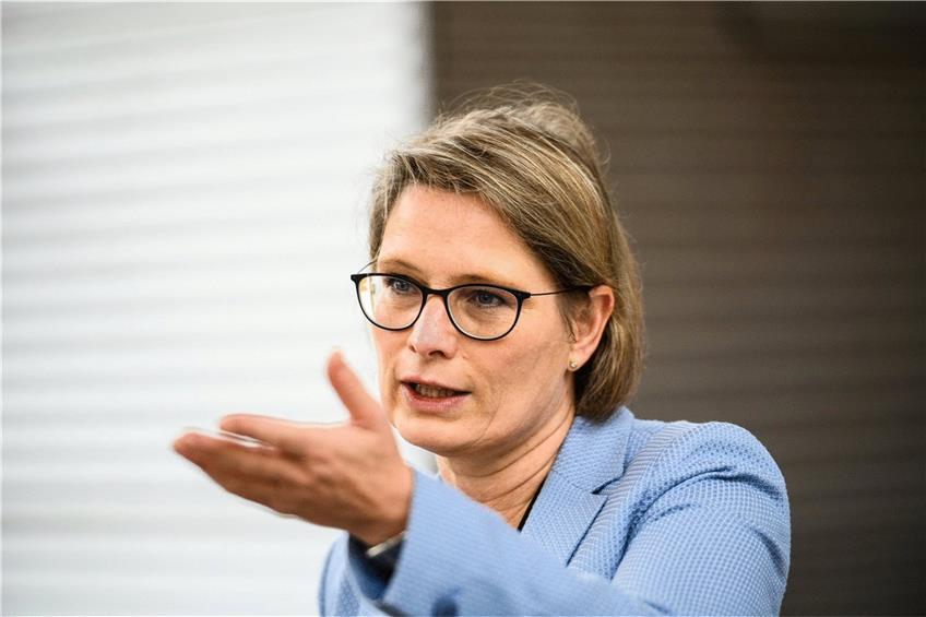 Stefanie Hubig (SPD), Bildungsministerin von Rheinland-Pfalz, auf einer Pressekonferenz. Foto: Andreas Arnold/dpa