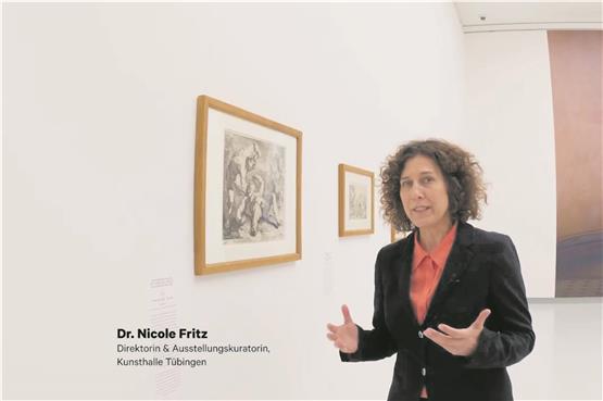 Still aus einem Instagram-Video: Nicole Fritz führt durch die Ausstellung.