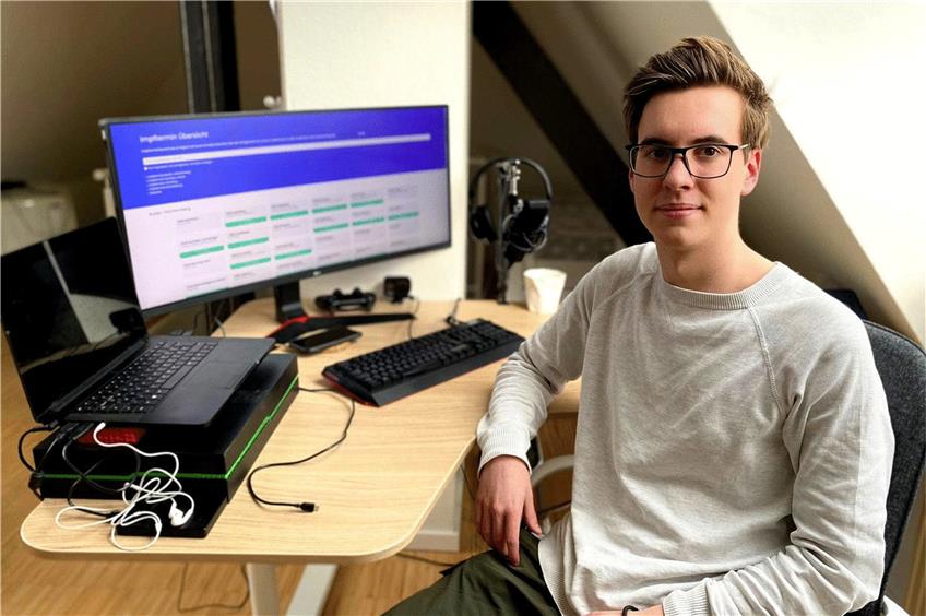 Suchmaschine für Corona-Impftermine programmiert: Der 17-jährige Julian Ambrozy aus Ostfildern. Foto: Privat
