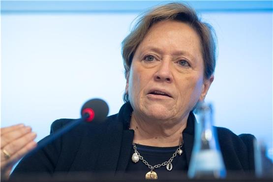 Susanne Eisenmann (CDU) bei einer Pressekonferenz. Foto: Sebastian Gollnow/dpa/Archivbild