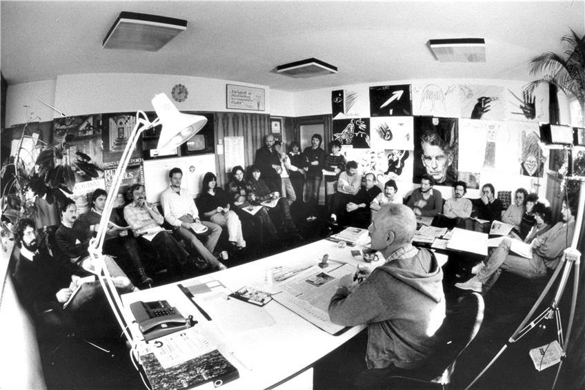 Tägliche Redaktionskonferenz im Chefzimmer von Christoph Müller in den 1980er Jahren. Archivbild: Manfred Grohe