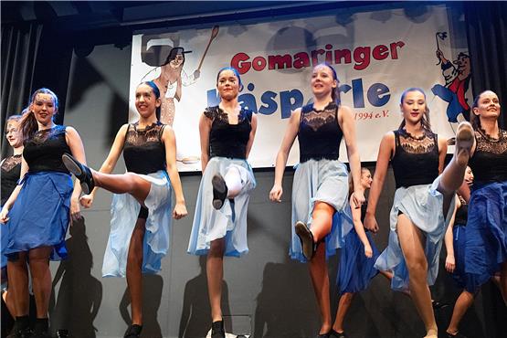 Tänze aus aller Welt gab es bei der Hallenfasnet der Käsperle in Gomaringen. Bild: Klaus Franke