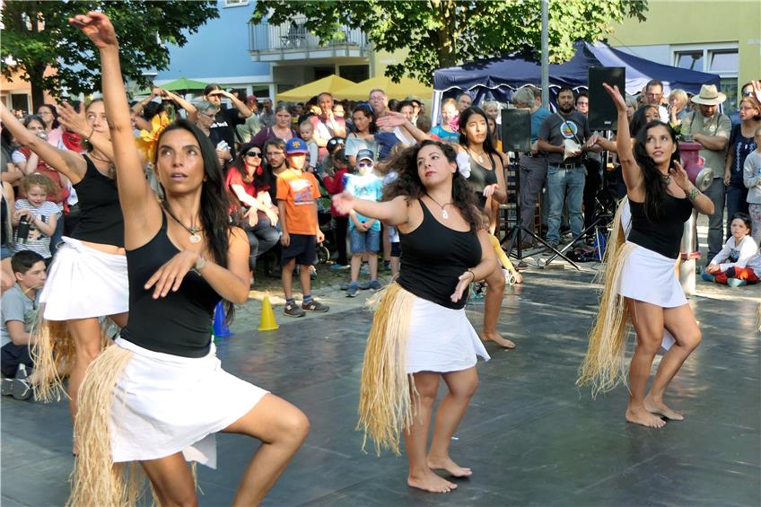 Tänzerinnen boten auf dem Loretto-Fest eine gute Unterhaltung. Bilder: Grohe
