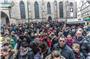 Tausende kamen in die Tübinger Altstadt zum Fasnetsumzug. Bild: Metz