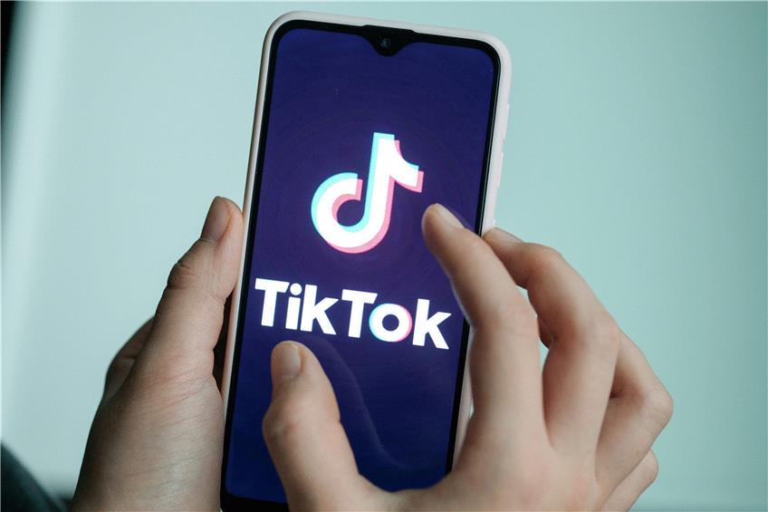 Tiktok ändert mehrere Standard-Kontoeinstellungen, um die Nutzung der App sicherer zu machen. Foto: Jens Kalaene/dpa