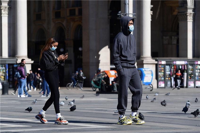 Touristen in Mailand: Auch diese Stadt ist von der Quarantäne-Anordnung der italienischen Regierung betroffen. Foto: Claudio Furlan/LaPresse via ZUMA Press/dpa