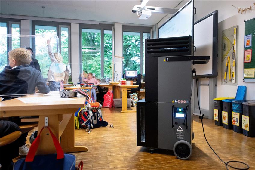 Umstrittene Hoffnungsträger: Luftfilter in Klassenräumen. Foto: Sven Hoppe