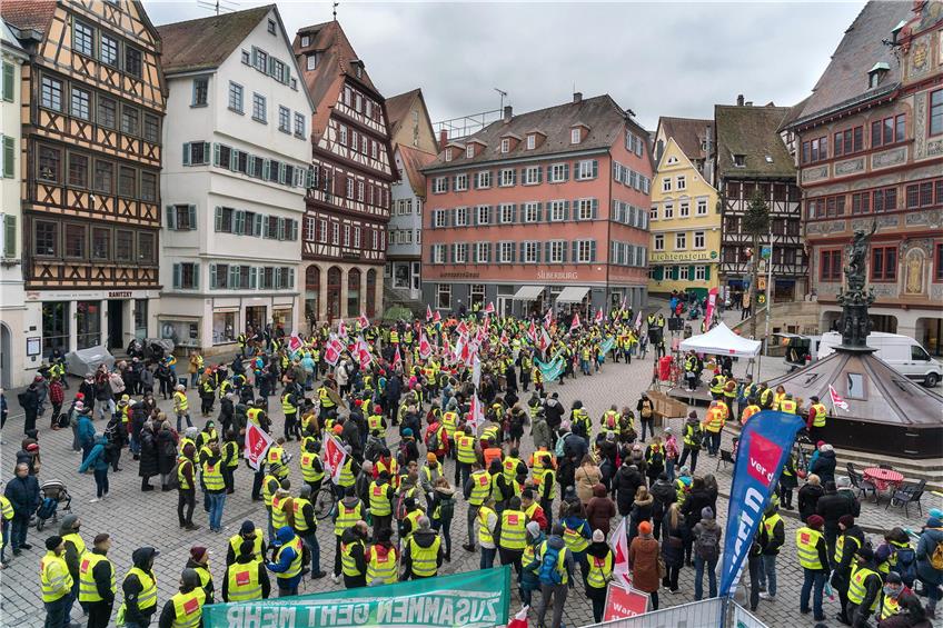 Verdi ruft die Beschäftigten in Tübingen (wie hier Ende Februar) erneut zum Streik auf. Bild: Ulrich Metz