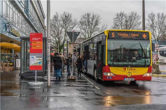 Viele Buslinien fahren jetzt in der Bügelstraße und nicht mehr auf dem Europaplatz ab. Bild: Ulrich Metz