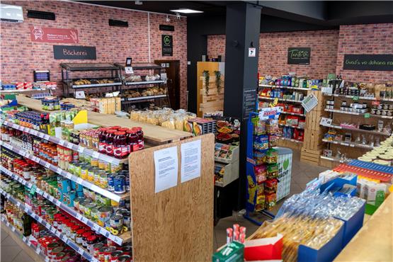 Volle Regale mit vielen regionalen Produkten gibt es im Tante-M-Laden in Kiebingen. Bilder: Patrick Tilke