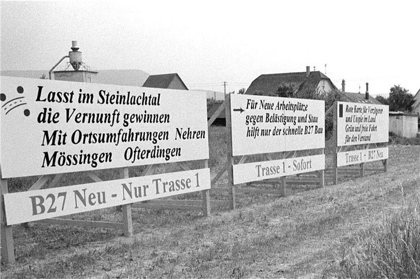 Von 1997 stammt unser Bild vom Ofterdinger Ortseingang: Eine Initiative kämpfte in dieser Zeit für die Endelbergtrasse. Archivbild: Klaus Franke