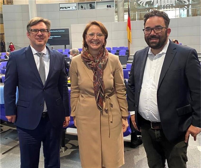 Von links: Martin Rosemann, Annette Widmann-Mauz und Chris Kühn bei der konstituierenden Sitzung des Bundestags. Bild: Büro Widmann-Mauz