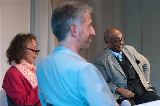Von links: Uschi Eid, Präsidentin der Deutschen Afrika-Stiftung, Oberbürgermeister Boris Palmer, Autor Asfa-Wossen Asserate. Bild: Ulrich Metz