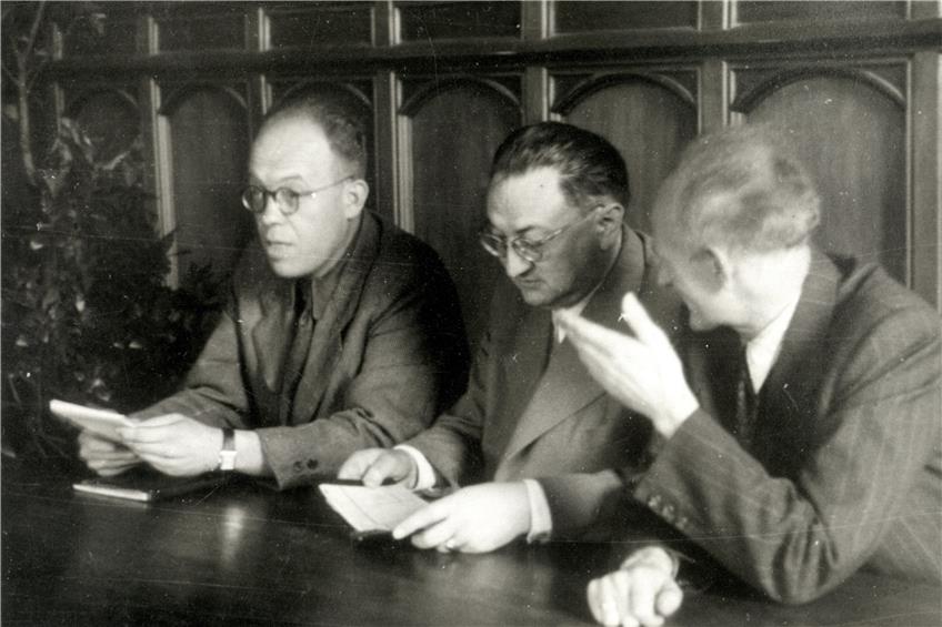 Von sechs TAGBLATT-Herausgebern im Sommer 1946 waren Ende jenes Jahres noch drei verblieben: Alfred Schwenger, Will Hanns Hebsacker, Ernst Müller (von links). Archivbild