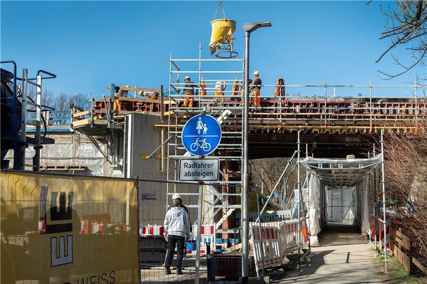 Vorbereitungen laufen längst: Die neue Brücke in Belsen wird in der Zeit vom 6. bis 11. April eingesetzt.Archivbild: Klaus Franke