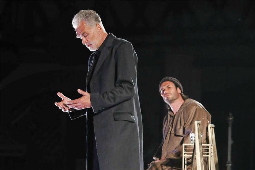 Walter Sittler (Nathan) mit Martin Maecker als Klosterbruder. Foto: Ufuk Arslan