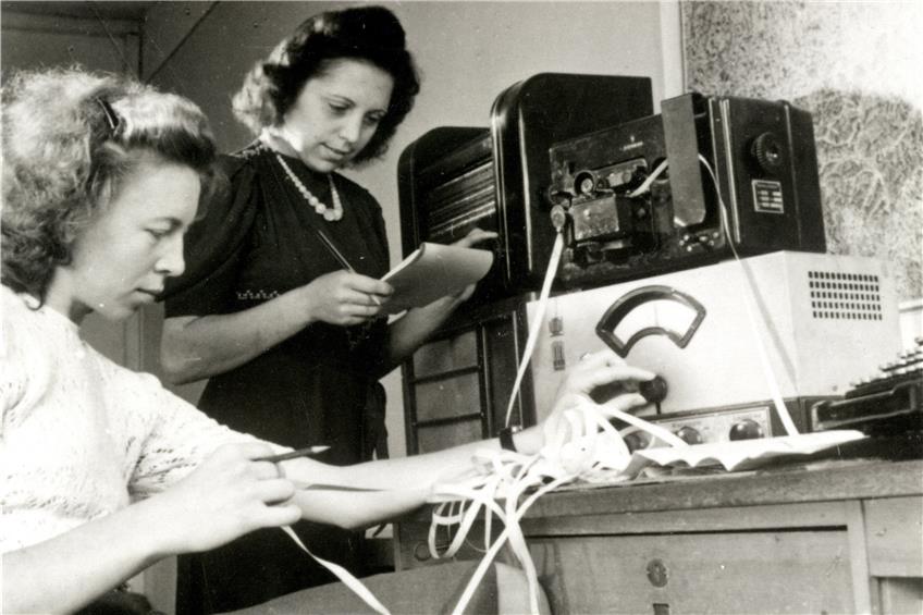 Weltverbunden? Nicht ganz so einfach zu Zeiten, als man noch nicht mit dem Internet arbeiten konnte, sondern auf Radio und Fernschreiber angewiesen war. Archivbild