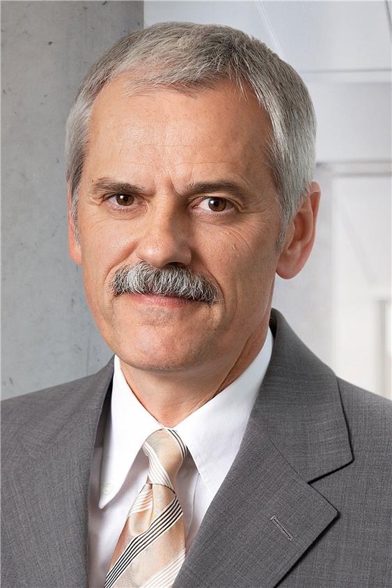 Willi Ðiez, Leiter Institut für Automobilwirtschaft