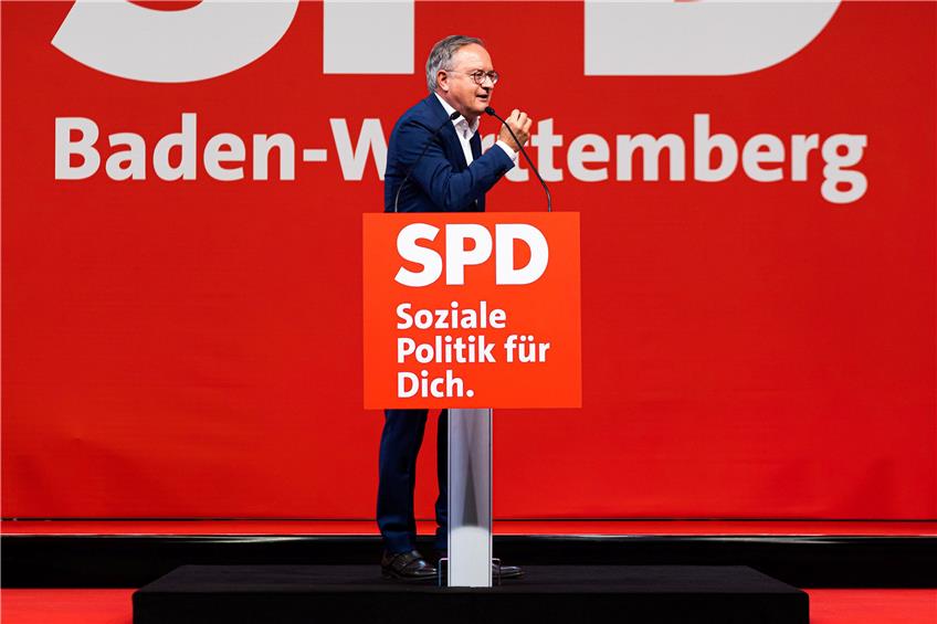 „Wir sind wieder da“: SPD-Landescehf Andreas Stoch in Freiburg.  Foto: Philipp von Ditfurth/dpa