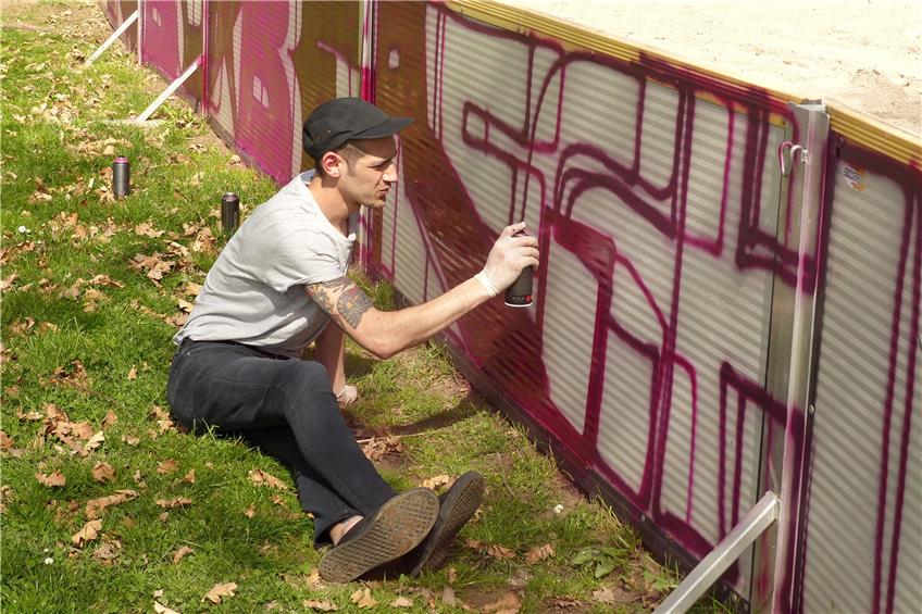 Zum Graffiti-Jam lud am Samstag das Rottenburger Jugendhaus Klause im Schänzle. Bild: Bauknecht