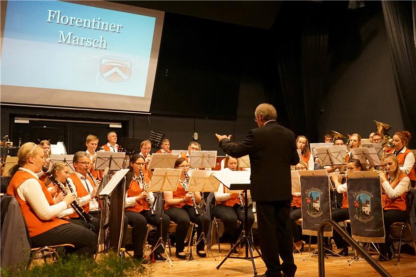 Zum Jahreskonzertdes Musikvereins Nellingsheim war die Stäblehalle am Sonntagabend mit rund 200 Zuhörerinnen und Zuhörern gut gefüllt. Bild: Straub
