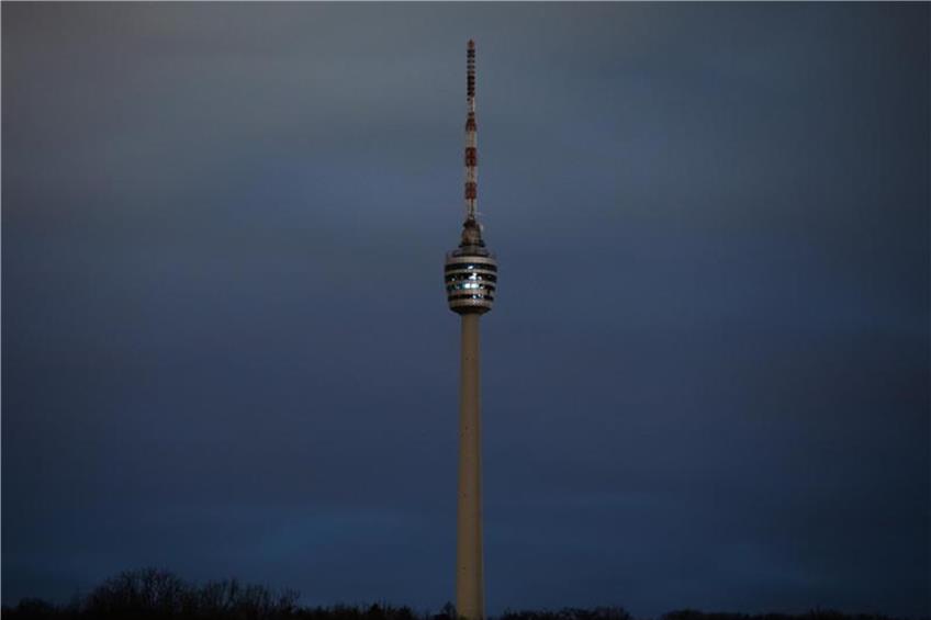Zur „Earth Hour“ sind die Lichter des Stuttgarter Fernsehturms ausgeschaltet worden. Foto: Christoph Schmidt/dpa/Aktuell